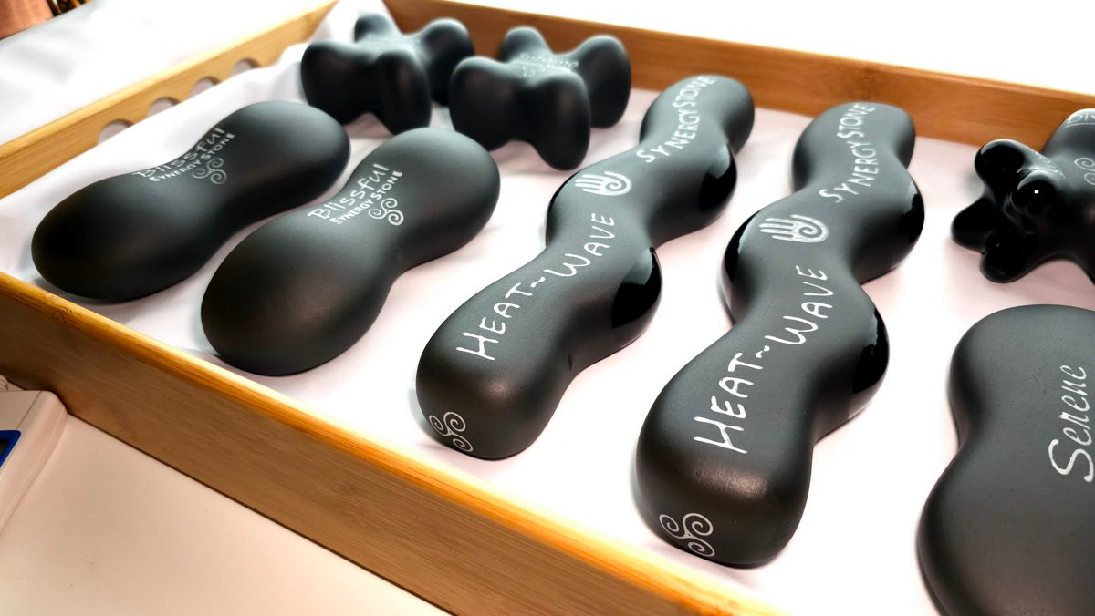 SYNERGY STONE COMPLETE ADVANCED Water-Free Hot Stone Massage