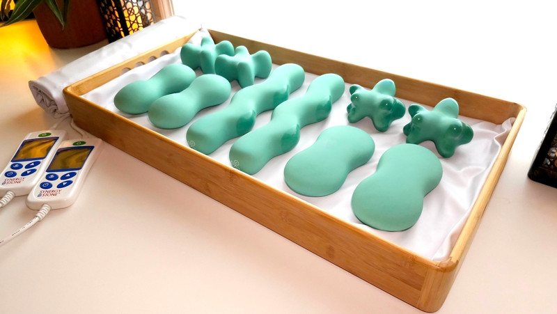 SYNERGY STONE COMPLETE ADVANCED Water-Free Hot Stone Massage Heating System Set of 10 Mint Natural-Matte (Less-Labeled)