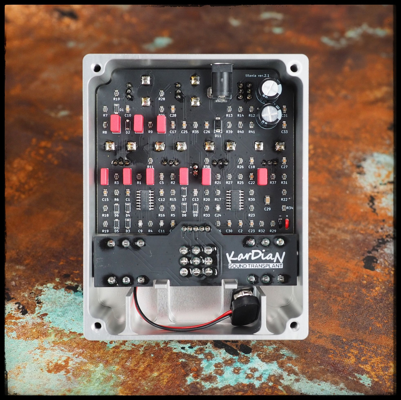 KarDiaN Titania Distortion v2 - El Diablo Amps & Guitars