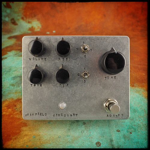 新品 未使用 Fairfield Circuitry Meet Maude-