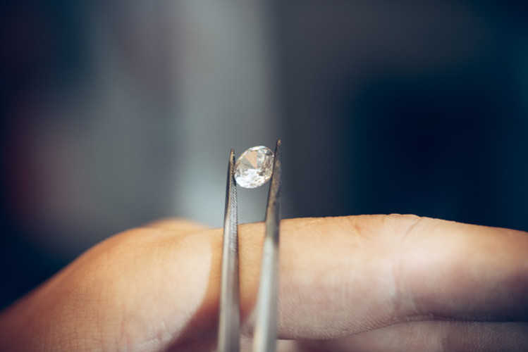 What is Moissanite: The Sparkling Secret of an Incredible Gem