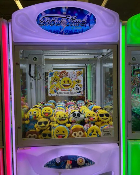 sample stacking of the emojiplanet #3 Licensed Plush Crane Mix (8"/144pc) showing in  a crane machine