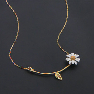 Women Daisy Pendant Necklace Gold Color Clavicle Chain Cute White Flower Fashion Dainty Metal Girls Party Wedding Jewelry Gifts Women Daisy Pendant Necklace Gold Color Clavicle Chain Cute White Flower Fashion Dainty Metal Girls Party Wedding Jewelry Gifts