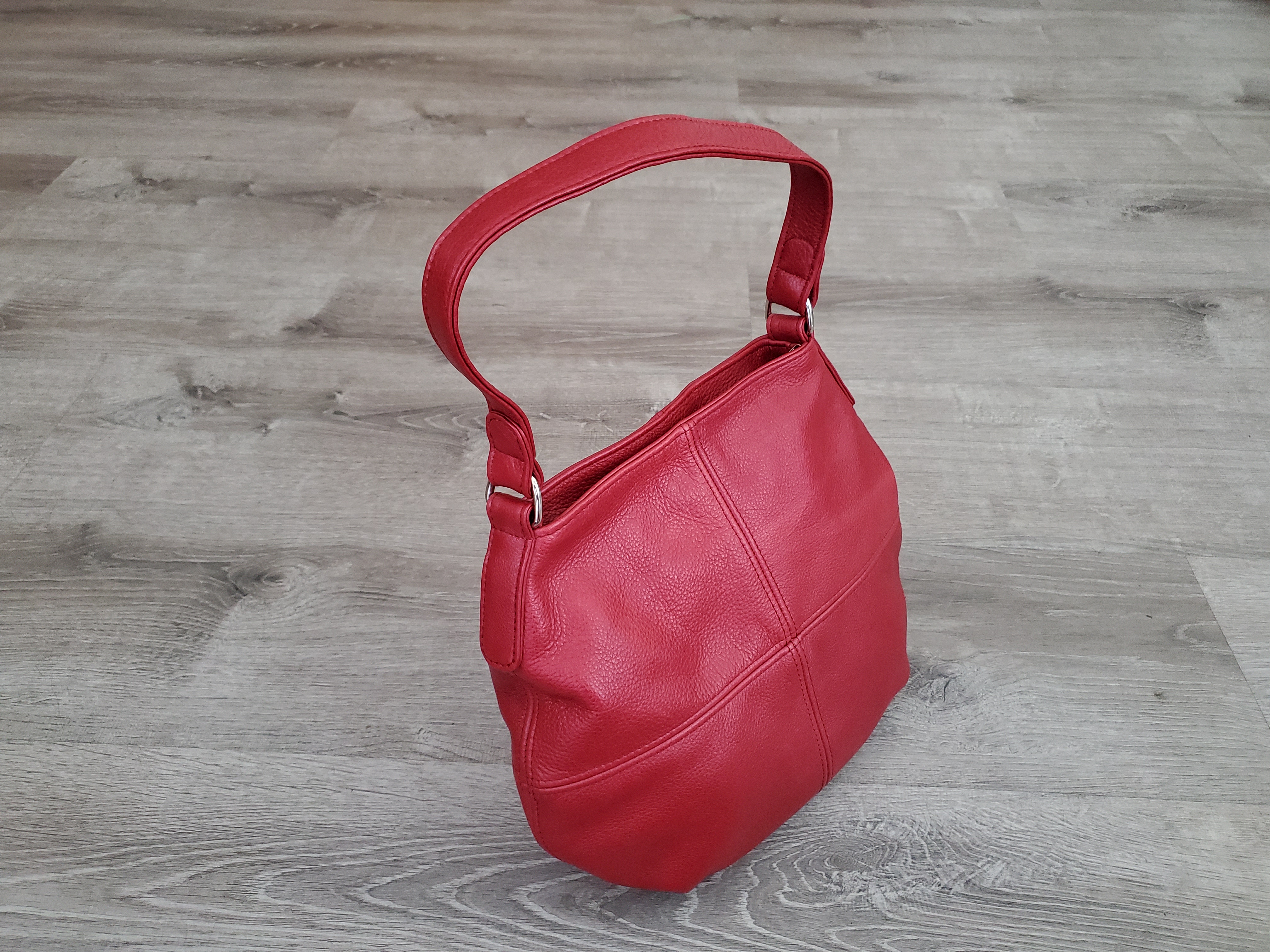 red leather hobo bag — MUSEUM OUTLETS