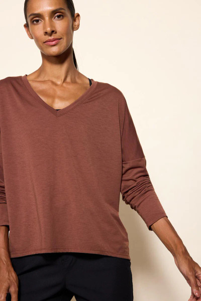 Dynamic V-Neck Relaxed Long Sleeve, Cappuccino