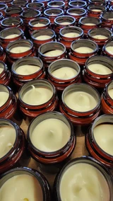 The small sample jars of Wondrous Skin!