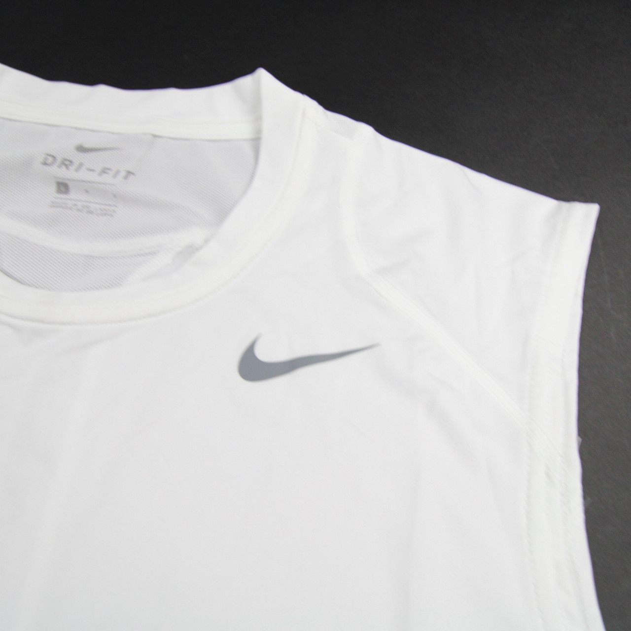 Nike DRI-FIT ホワイトシャツ L Nike DRI-FIT ホワイトTシャツ XL - メルカリ