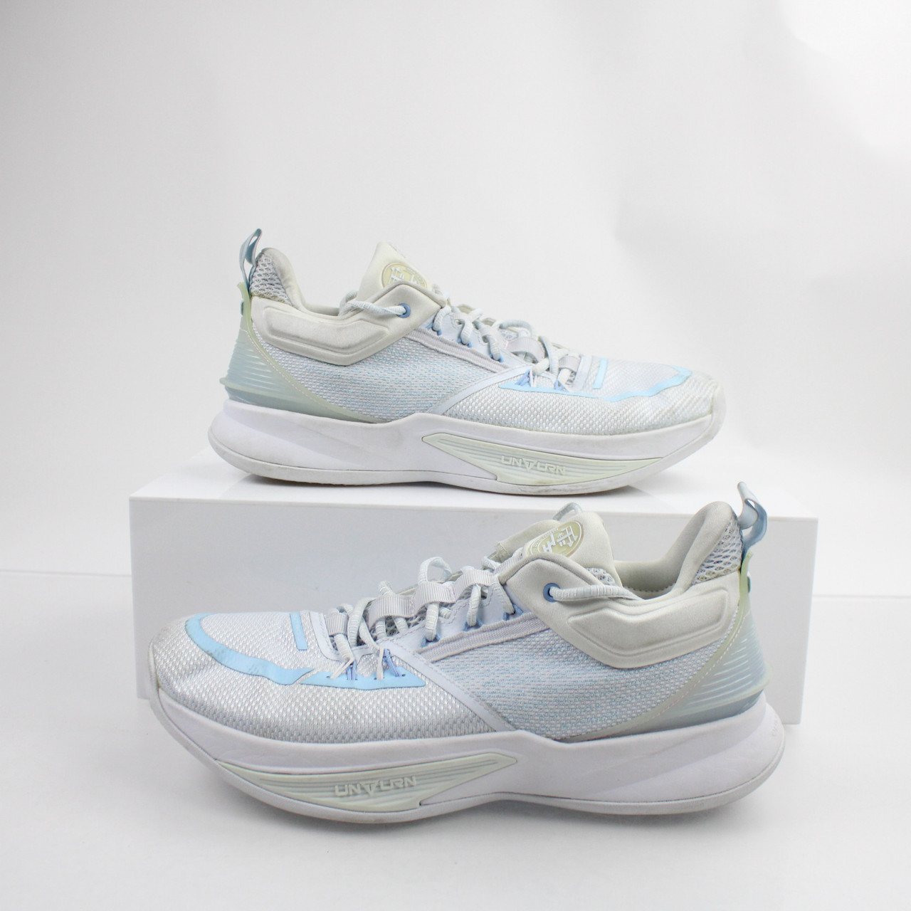 361 Degrees Basketball Shoe Men's Light Blue Used 13