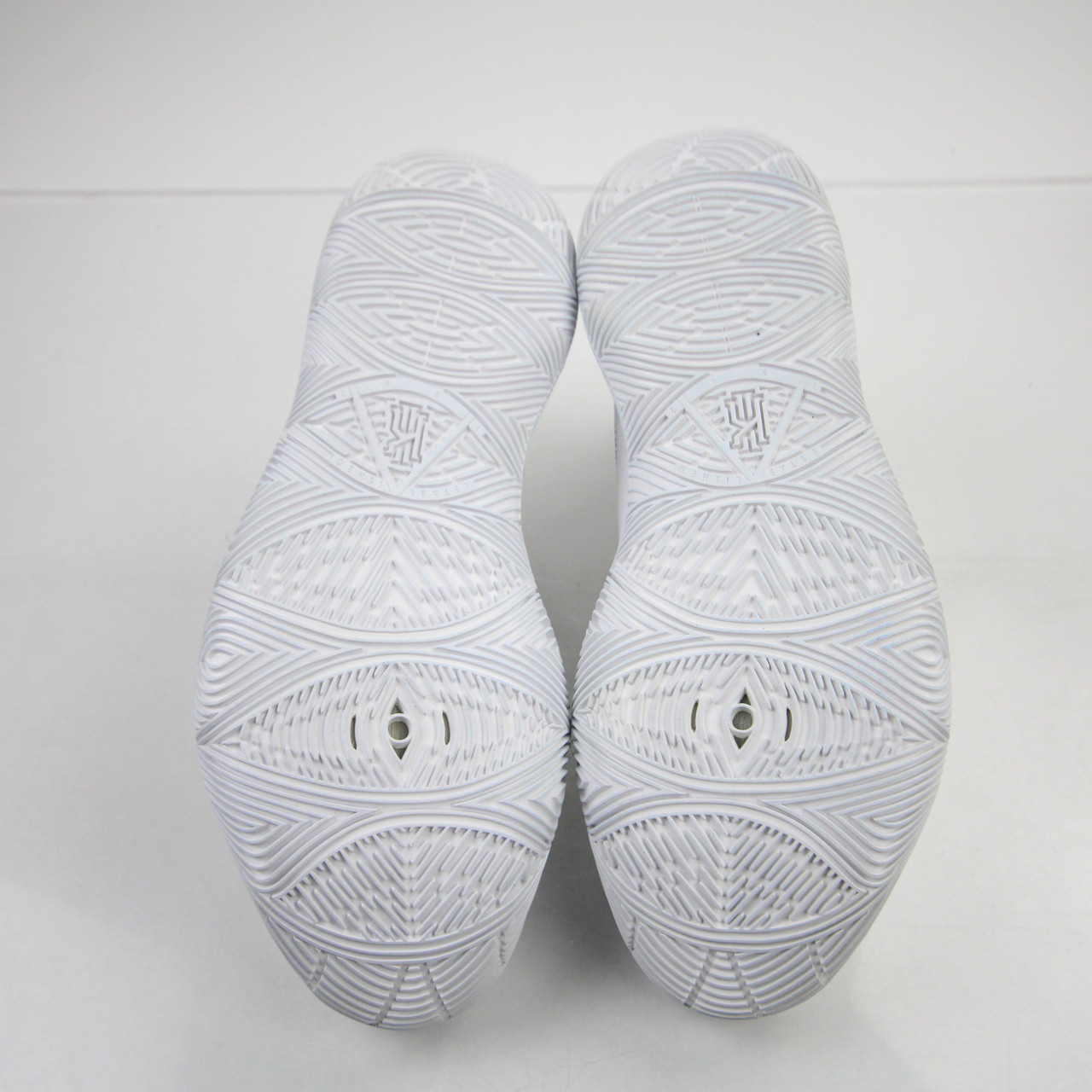 Villanova Wildcats Nike Kyrie Basketball Shoe Men's White New-SHOE