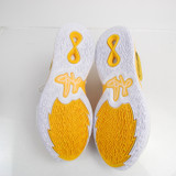 Nike Kyrie Basketball Shoe Men's Gold/White Used 16-SHOE-014267