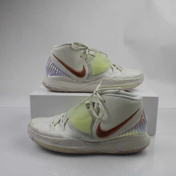 Nike Kyrie Basketball Shoe Men's White Used 15 SHOE-019178
