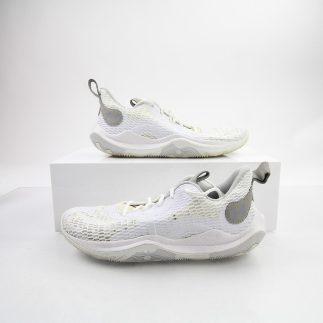 Shop Authentic Team-Issued Basketball Shoes from Locker Room  display picture 2