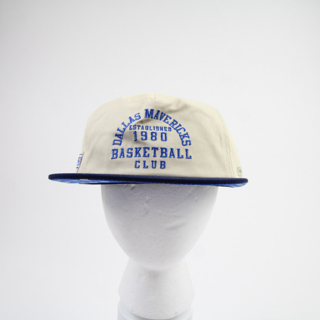 Casquette Snapback HK Army Typeface - Noir Et Blanc - Neuve