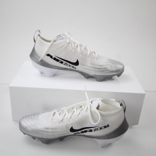 Oregon Ducks Football Football Cleats | Team Issued Football  display picture 1