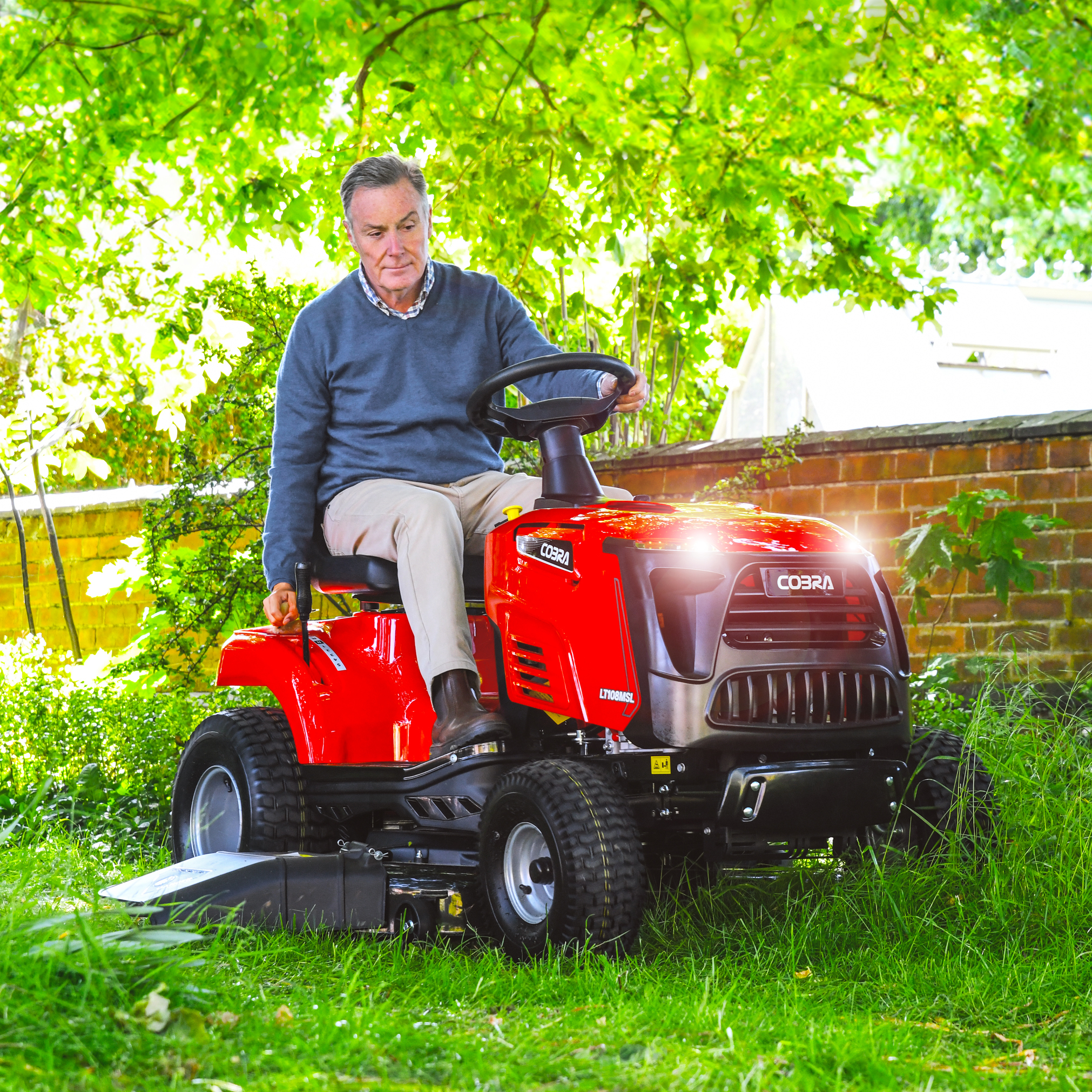 Cobra Side-Discharge and Mulch Tractors