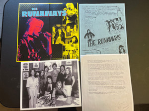 RUNAWAYS  FAN SET  -SPECIAL COVER, PHOTO, FLIER&  TALENT SEARCH LETTER- 