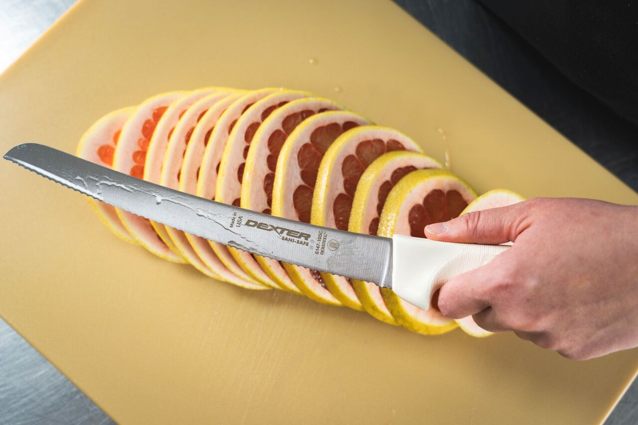 Dexter-Russell 10-Inch Scalloped Bread Knife – Black SOFGRIP Handle, High Carbon Steel, Made In USA
