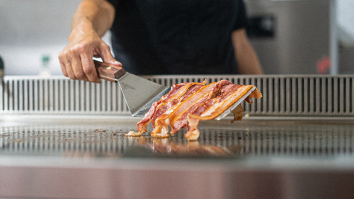 S8699 TRADITIONAL® 8" x 4" Steak Turner lifting bacon
