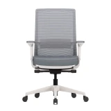 Weisser Ergonomischer Bürostuhl Active mit Sitzkipp-Funktion auf weissem Studio-Hintergrund
