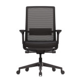 Mattschwarzer Ergonomischer Bürostuhl Active mit Sitzkipp-Funktion auf weissem Studio-Hintergrund