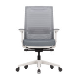 Weisser Ergonomischer Bürostuhl Active mit Synchronmechanik auf weissem Studio-Hintergrund