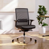 Ergonomischer Bürostuhl Active in der Farbe Schwarz-Aluminium mit Synchronmechanik in einem modernen Homeoffice