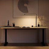 ofinto Tischlampe Lumino Desk Schwarz - LED-Schreibtischlampe mit warmem Licht auf höhenverstellbarem Schreibtisch, stimmungsvolle Arbeitsplatzbeleuchtung