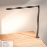 ofinto Tischlampe Lumino Desk Graphite mit optionaler Tischklammer Schwarz - LED-Schreibtischlampe auf Holztisch mit offener Zeitschrift, moderne minimalistische Arbeitsplatzbeleuchtung
