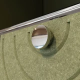Cubox Soft Panel Moosgruen, Detail des Filzes und edlem Metallknopf