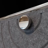 Cubox Soft Panel Granitgrau, Detail des Filzes und edlem Metallknopf