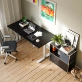 Cubox Sideboard mit Soft Panel Granitgrau neben Stehpult, kreative Homeoffice-Ecke mit Pflanze