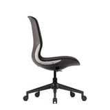 ofinto Flex Office in Schwarz ohne Armlehnen Seitenansicht - geschwungene Silhouette zeigt die ergonomische Formgebung und atmungsaktive Stoffpolsterung