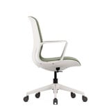 ofinto Flex Office in Grün mit Armlehnen Seitenansicht - geschwungene Silhouette zeigt die ergonomische Formgebung und atmungsaktive Stoffpolsterung
