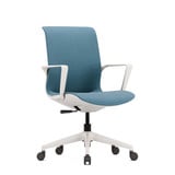 ofinto Flex Office in Blau mit Armlehnen - Schrägansicht schlankem Design für moderne Home Office und flexible Bürokonzepte