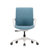 ofinto Flex Office in Blau mit Armlehnen - Frontalansicht des minimalistischen Bürostuhls mit ergonomischer Sitzfläche