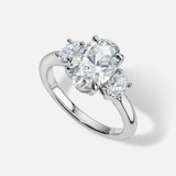 18k White Gold Semi-Mount With Oval Side Stones