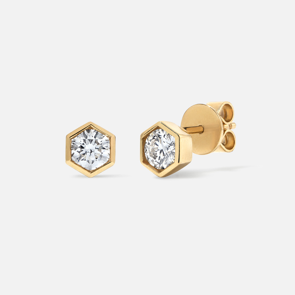 Refined honeycomb shaped diamond studs bezel set in yellow gold