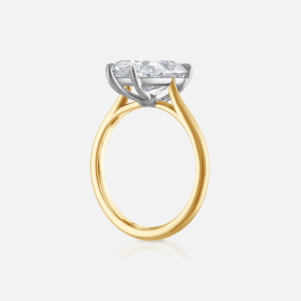 3.89 Pear in the Signature Solitaire