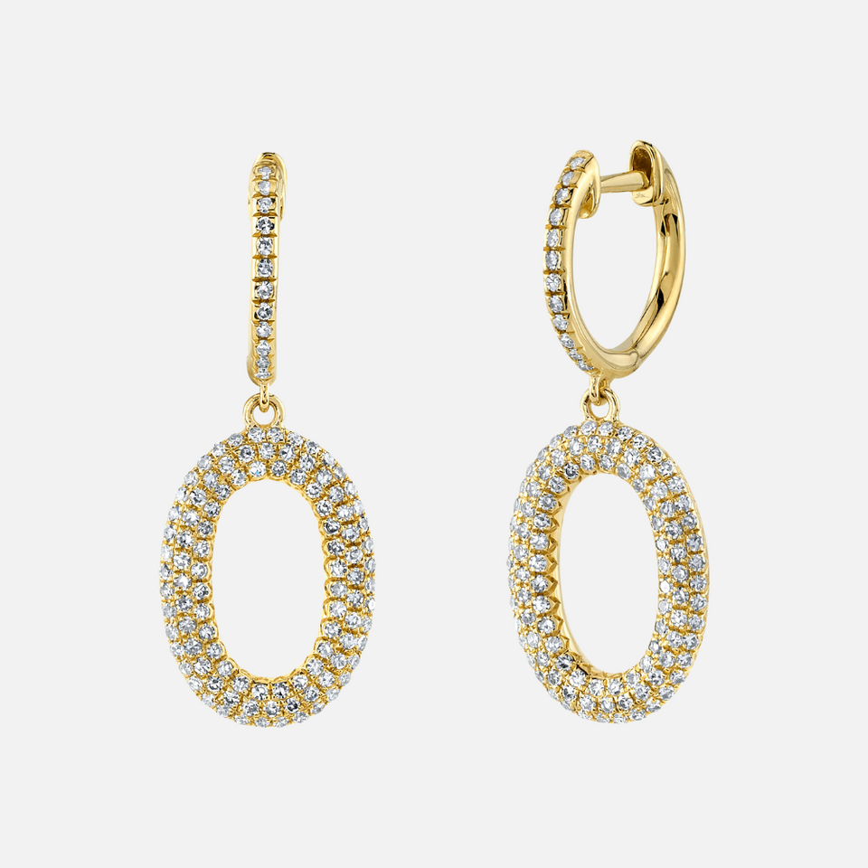These Shy Creation oval-shaped drop earrings feature 0.49 carats of pavé diamonds set in yellow gold.