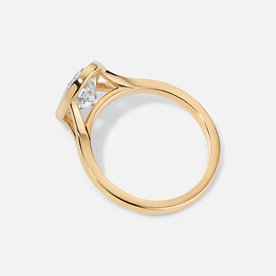 18k Yellow Gold Modern Bezel Semi-Mount for Oval Diamond side view