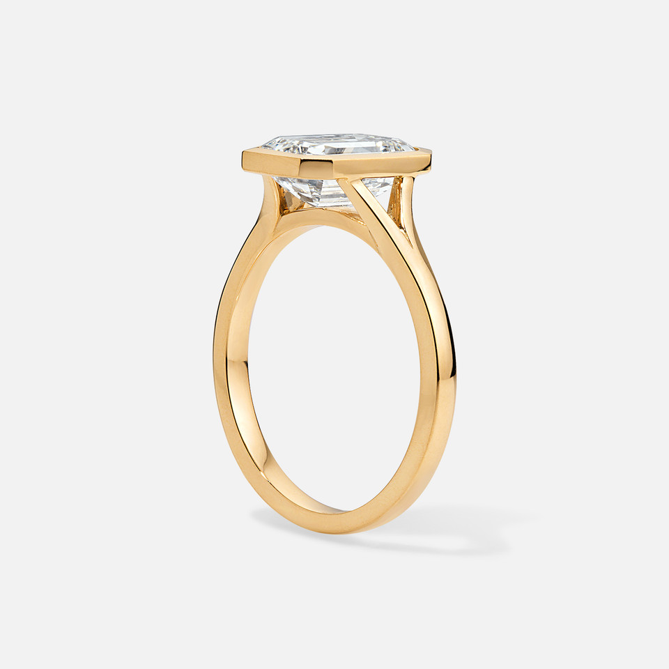 Forever by Razny 18k Yellow Gold Modern Bezel Semi-Mount for Oval Diamond side view