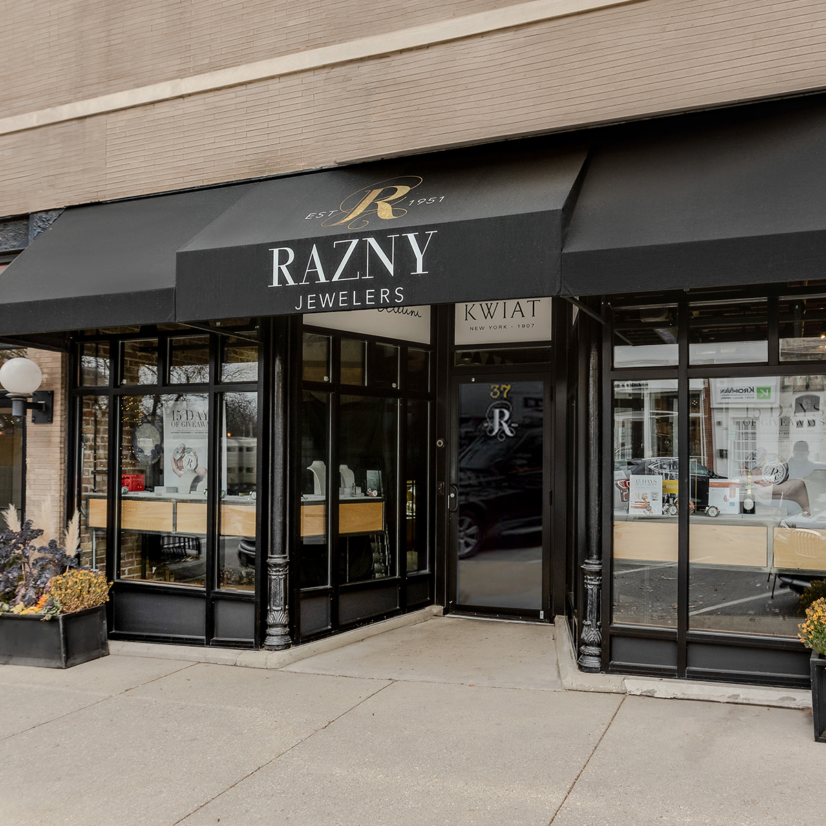 Razny Jewelers Stores in Chicago, Addison, Highland Park, and Hinsdale