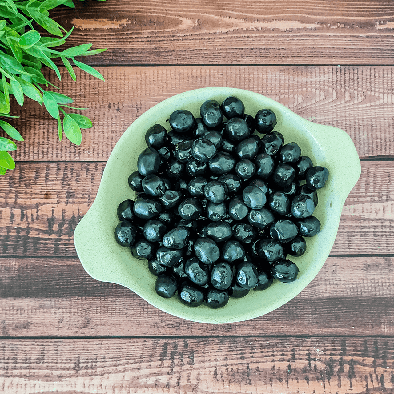 Black Olives with Pit, Vacuum Packed Intense Flavor, Healthy, and