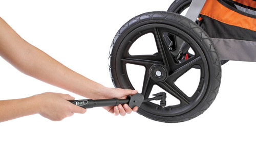 bob handlebar console with tire pump