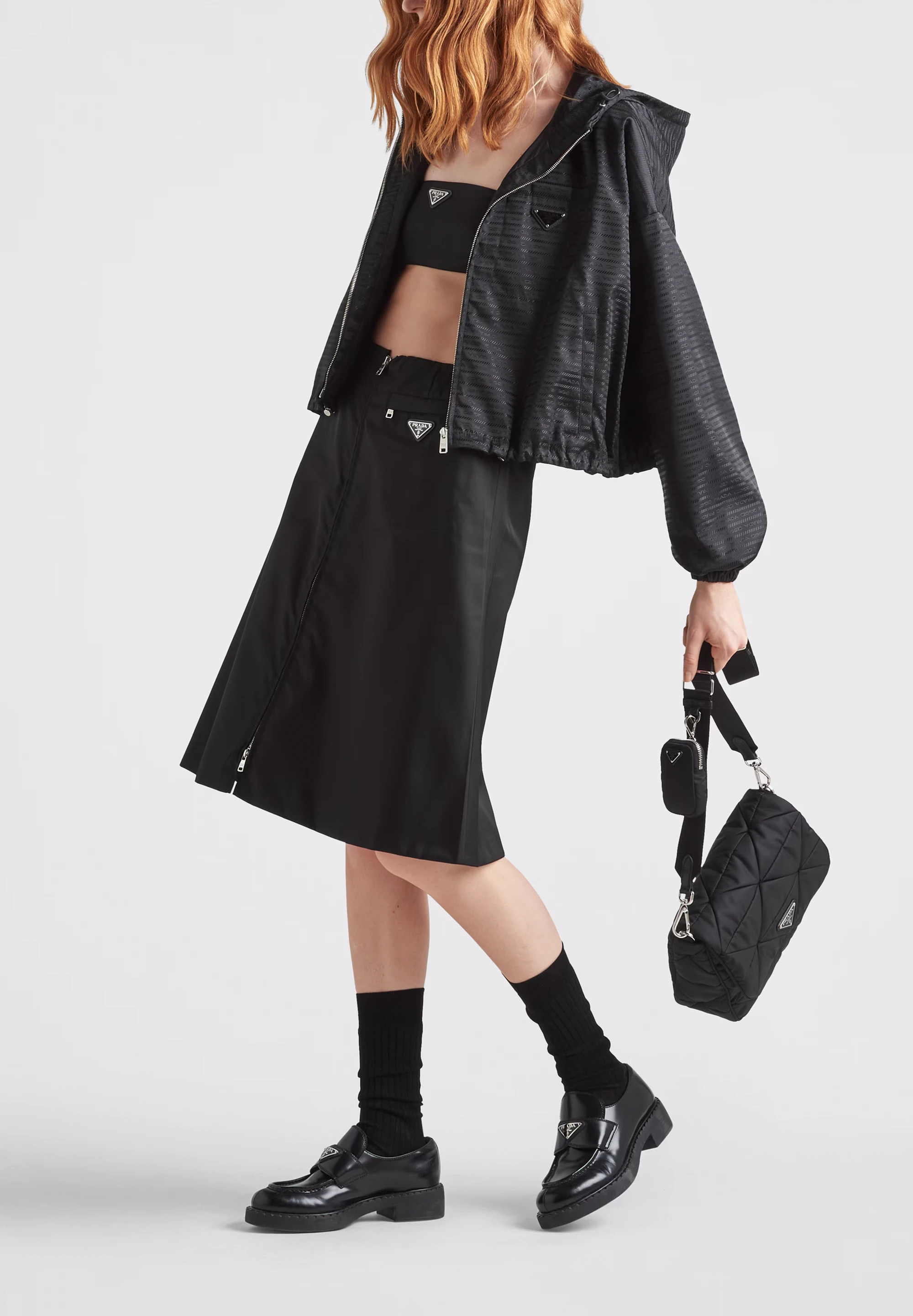 Salvatore Ferragamo ブラック リボン バケットバッグ パデッドRe-Nylon ショルダーバッグ 1BD290 RDJN F0002 V B9O
