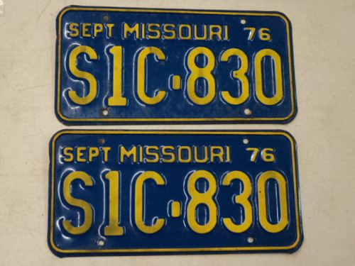 PAIR 1976 MISSOURI Show Me State License Plates S1C 830