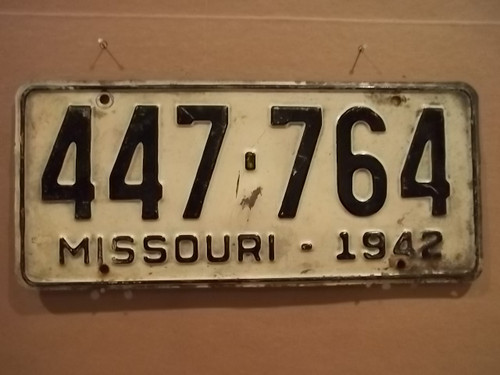 1942 Missouri 447 764 license plate DMV clear