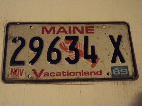 1989 MAINE Vacationland Lobster License Plate 29634 X