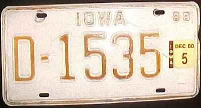 1988 Dec Iowa D-1535 DEALER License Plate