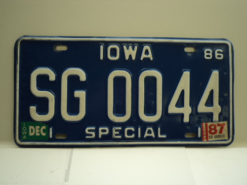 1987 IOWA Special License Plate SG 0044